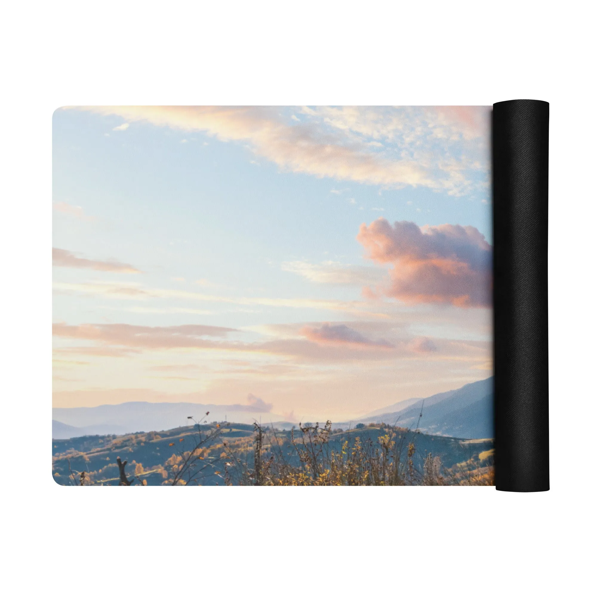 Tappetino per yoga con nuvole in montagna
