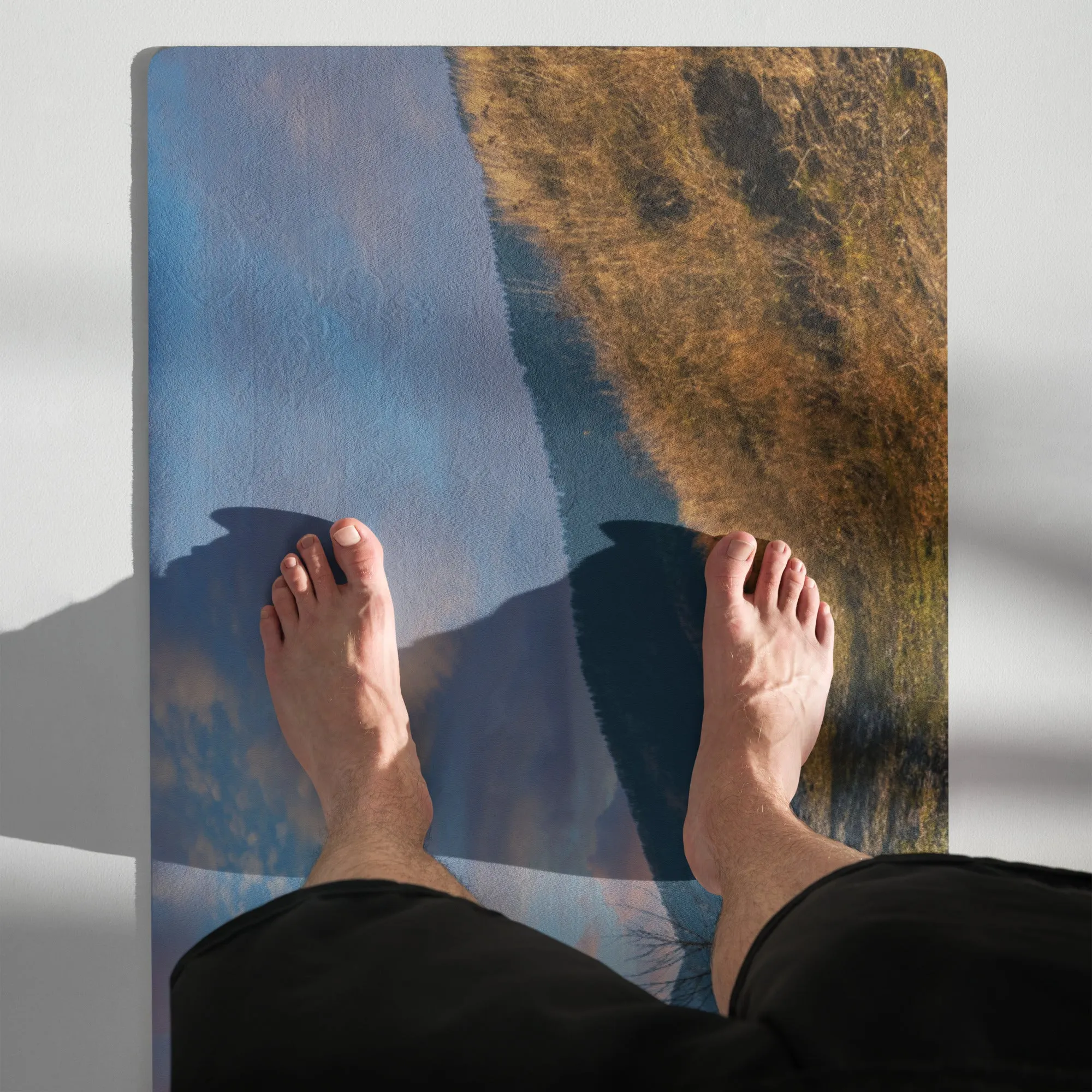 Tappetino per yoga con nuvole in montagna
