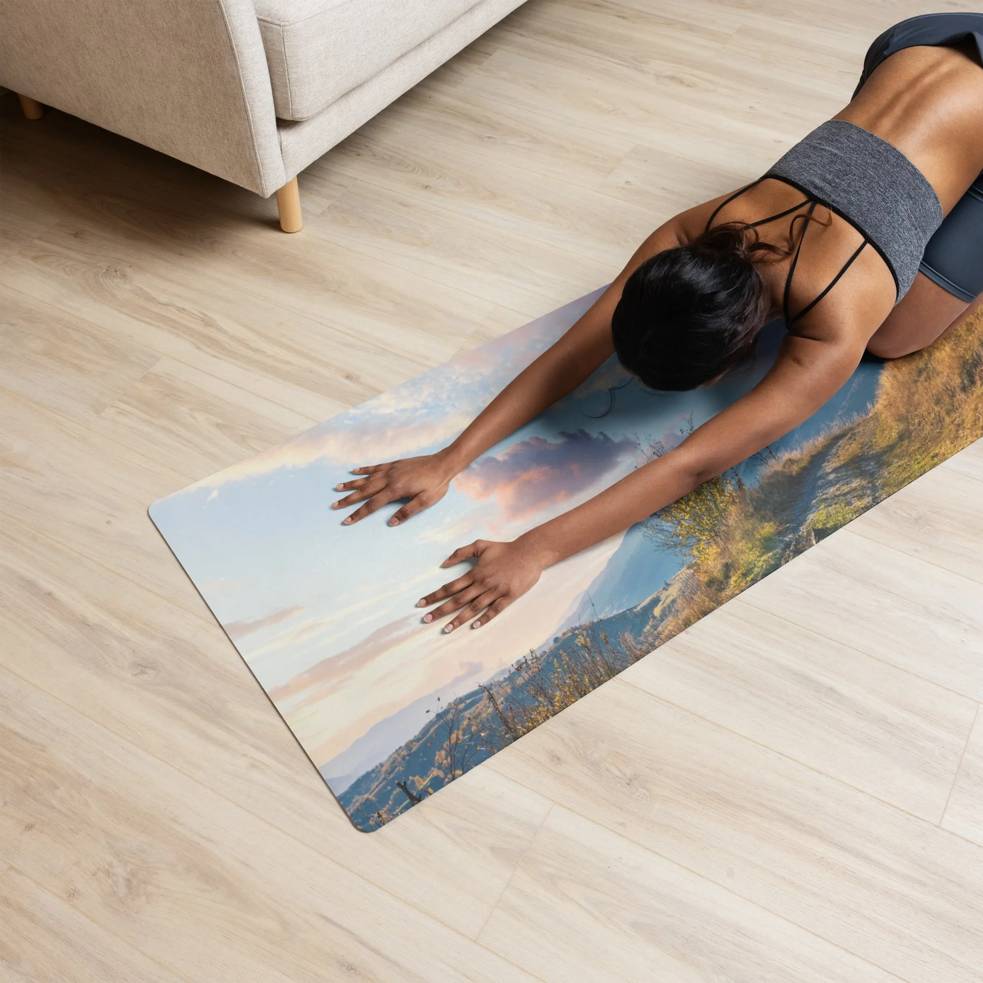 Tappetino per yoga con nuvole in montagna